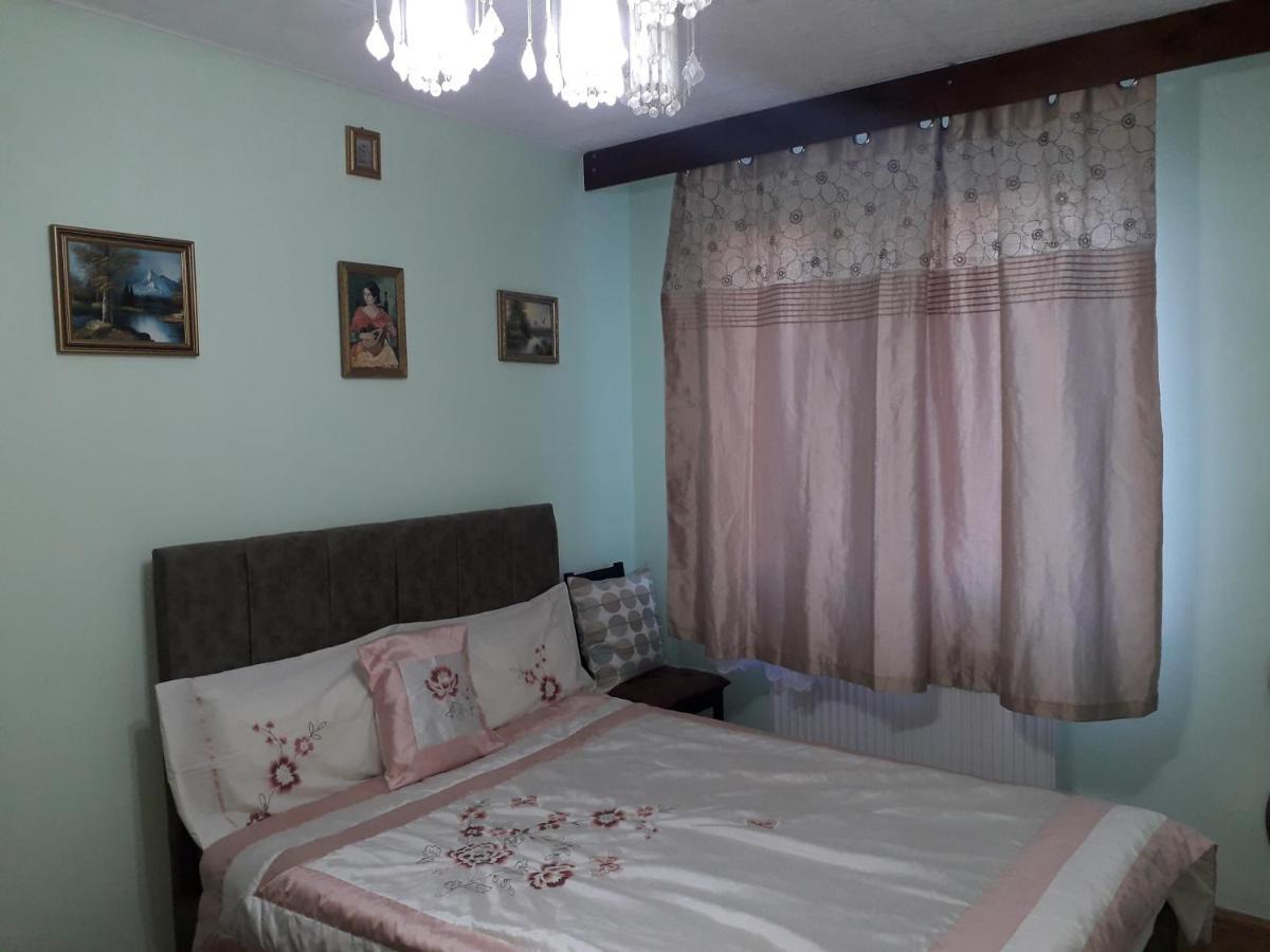 Cozy, Central 1-Bedroom Apartment In Timisoara, Romania ภายนอก รูปภาพ